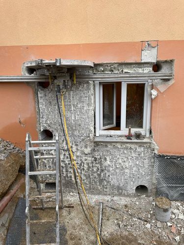 Kernbohrung in der Nähe für Sanitär- und Elektroinstallationen